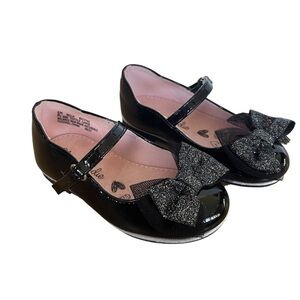 NWOT Olive & Edie Bella Mary Jane Flat Sandals Black Patent Leather Bow Detail